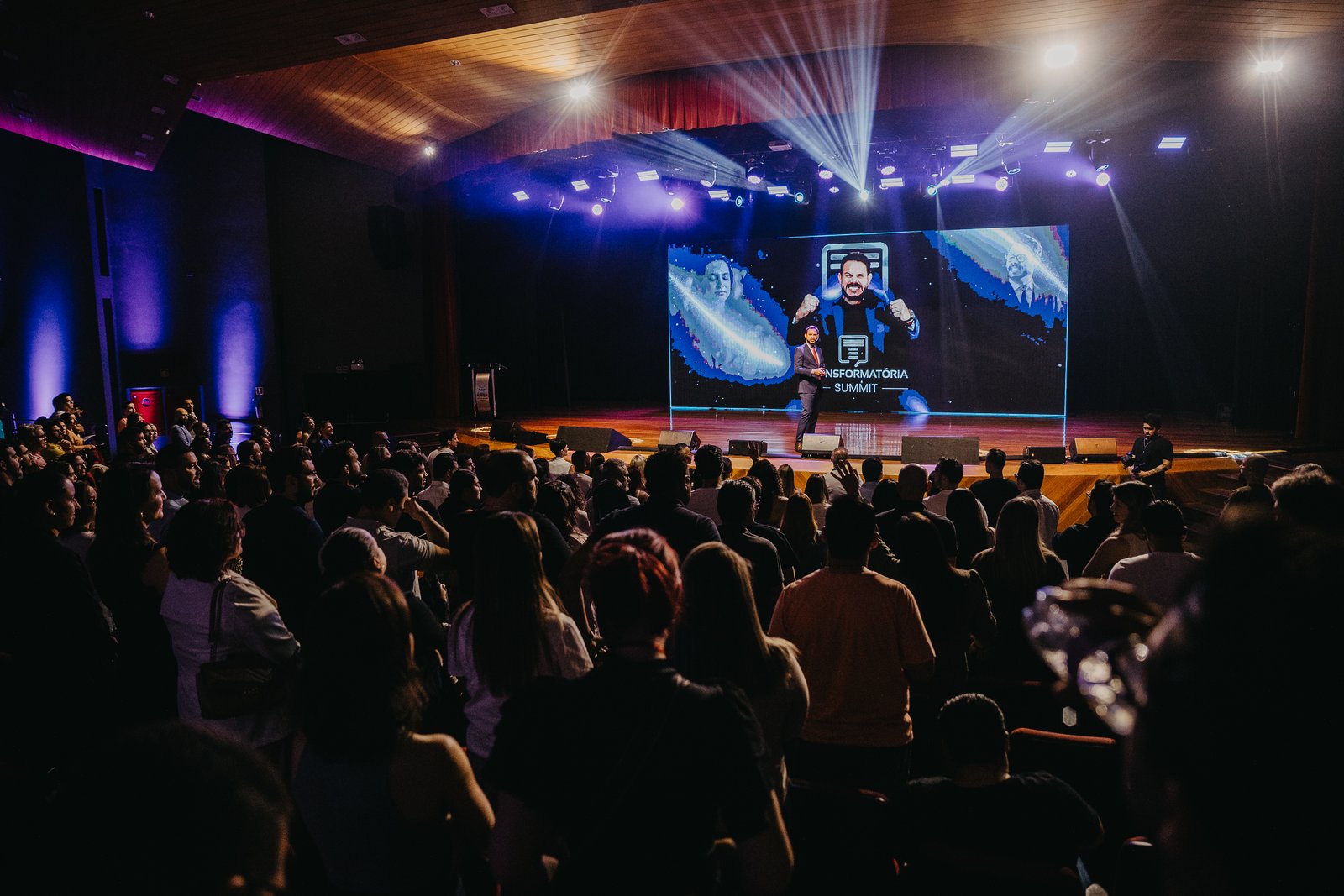 Auditório lotado durante o Transformatória Summit